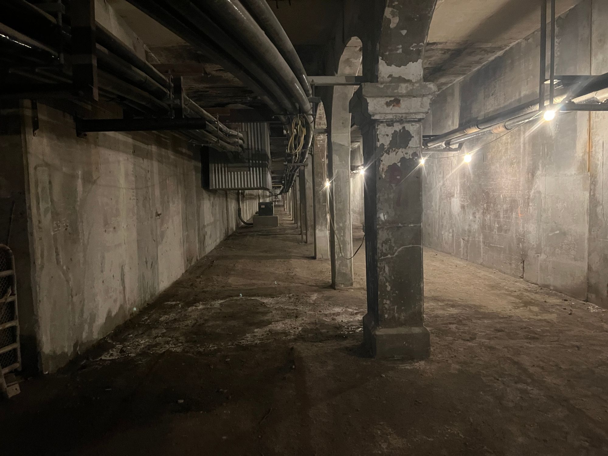 Image of Westbound tunnel towards W 28th.